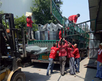 37°高溫下，優(yōu)佰特廚房設(shè)備公司的員工仍然在堅(jiān)持工作