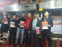 四川優(yōu)佰特廚房設(shè)備公司廣州25屆廚房設(shè)備展獲得圓滿成功，第九代廚房油煙凈化一體機(jī)現(xiàn)場獲得不少訂單!