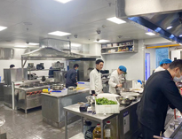 成都學(xué)校食堂廚具廚房設(shè)備生產(chǎn)廠家告訴你選擇商用廚具的注意事項